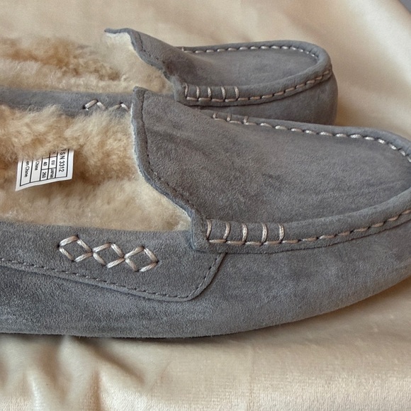 UGG Women’s Ansley Light Grey Suede & Sheepskin Slippers/Loafers - Picture 9 of 16